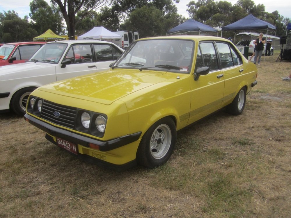 1979_Ford_Escort_(Mark_II)_RS_2000_4-door_sedan_(2012-02-05)s.thumb.jpg.e9646f6d30fcd36612c3f3d93776e3c9.jpg