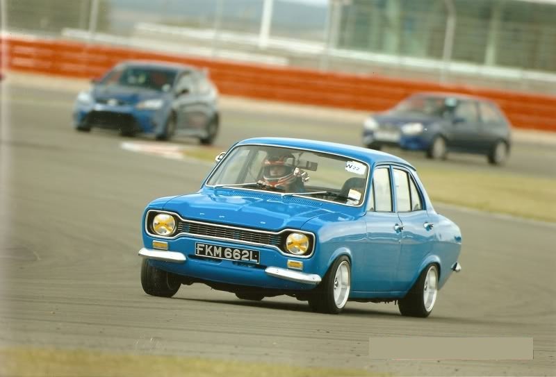 4doorMk1Escort1.jpg.9719bbdaa6a0b4110e2a221c26526cf4.jpg