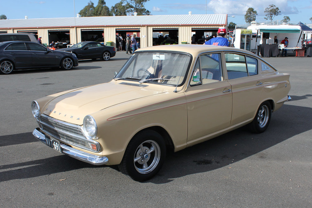 CortinaFastback5.thumb.jpg.ae36b9e481dd225eedb29bd923964788.jpg