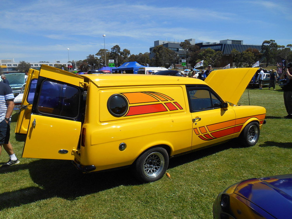 SundownerVan1.thumb.jpg.f9ac3149592b56e71a7b7484595a6a4c.jpg