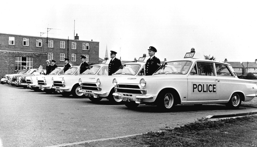 PoliceLotusCortina.jpg.c339bf2de6223b981e6cb08b19a1e362.jpg