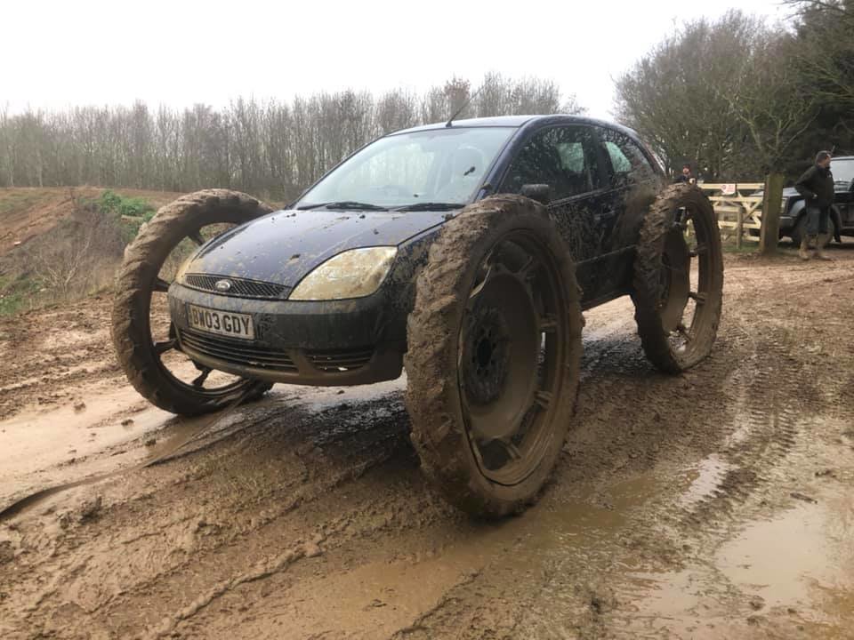FiestaTractor1.jpg.53165e2c1c151f0690f194272bf555f3.jpg