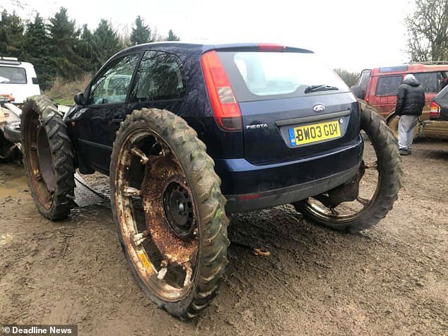 FiestaTractor2.jpg.5c27231ca88744f3c0bca9022724fd2b.jpg