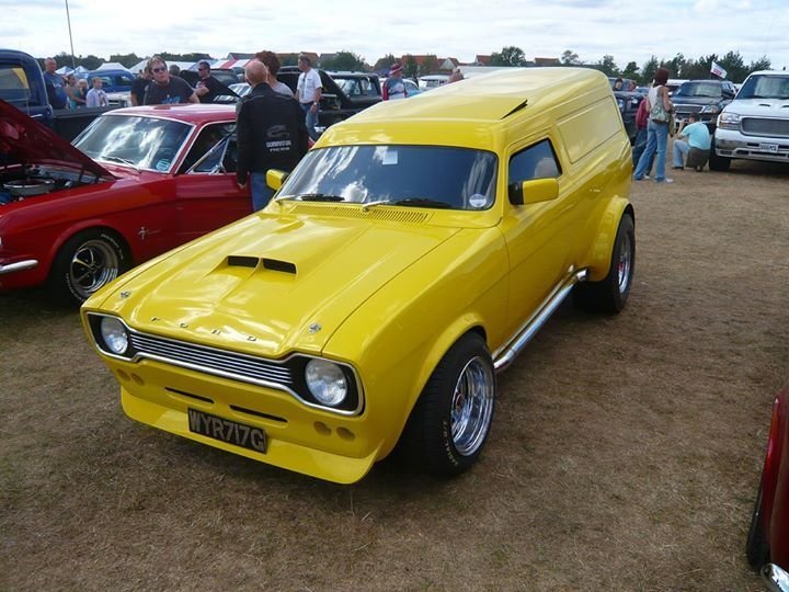 YellowVan2.jpg.d87ea6cb153f23772c9c16de40a793c7.jpg