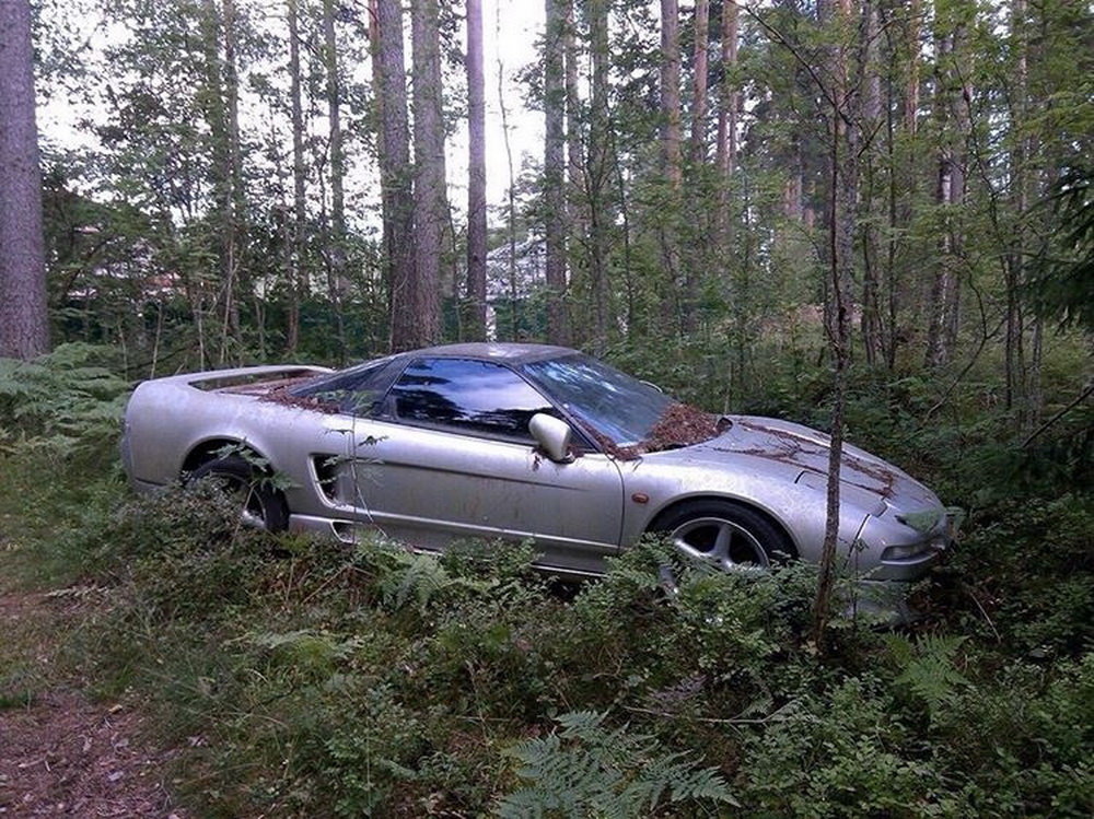 AbandondedNSX.jpg.7c4deb9dacc0ccf77e9521c871040af1.jpg