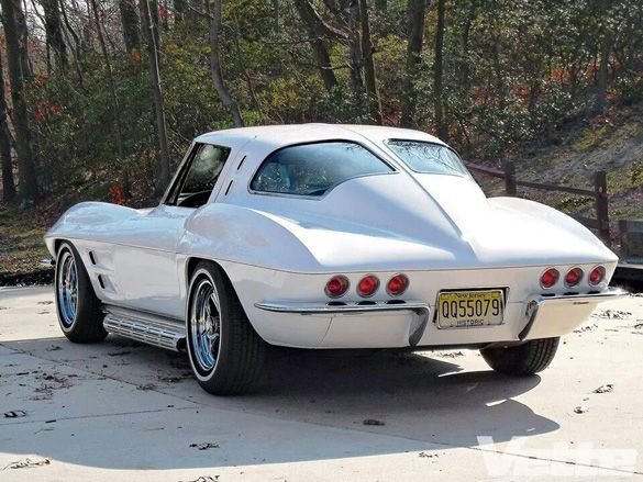Corvette1.jpg.6940815d51c982757baf8c24b2d497e7.jpg