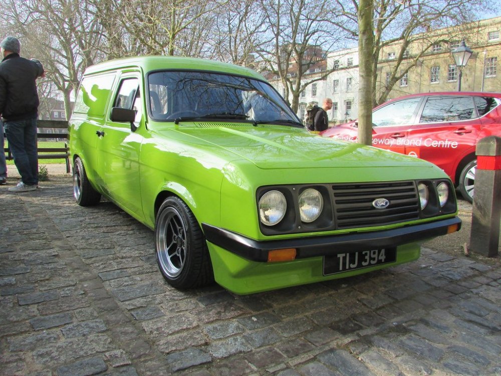 RS2000van1.thumb.jpg.00cb7ced4f871a21fc7dd8d0738123de.jpg