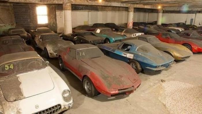 Abandoned-Legendary-Cars-10.jpg.715c9d00860cc42a644a414aa12443ac.jpg