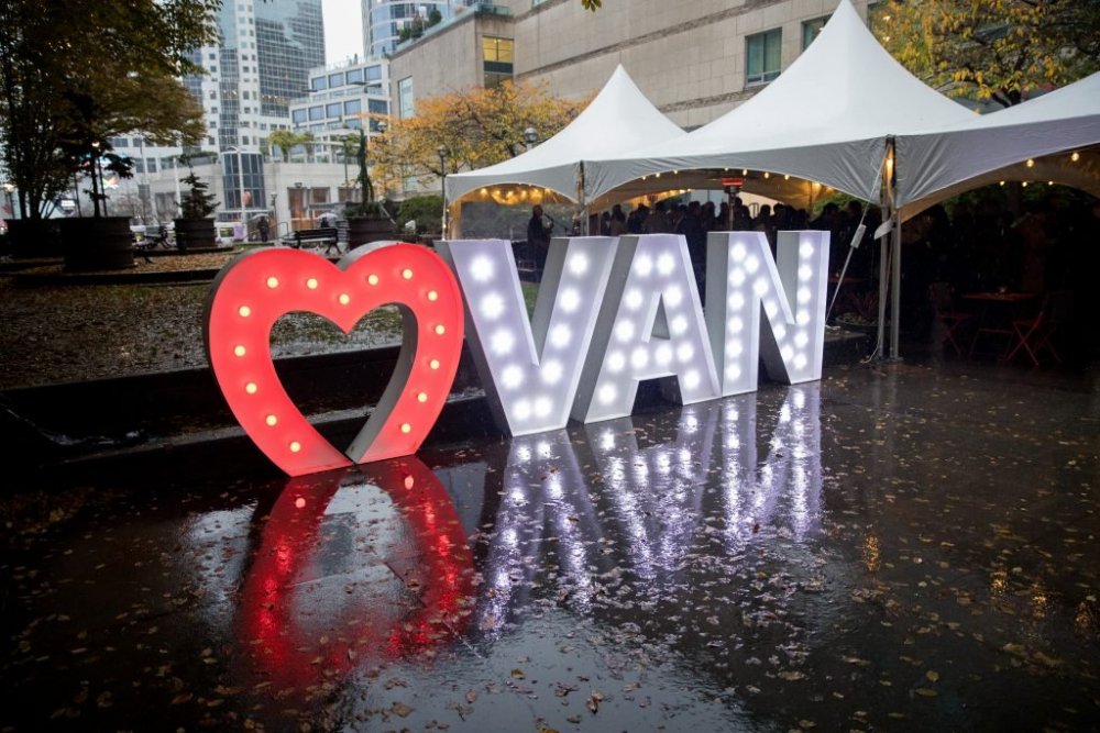LoveVan1.thumb.jpg.148ba4e6533f4eb60e513ee91af25b20.jpg