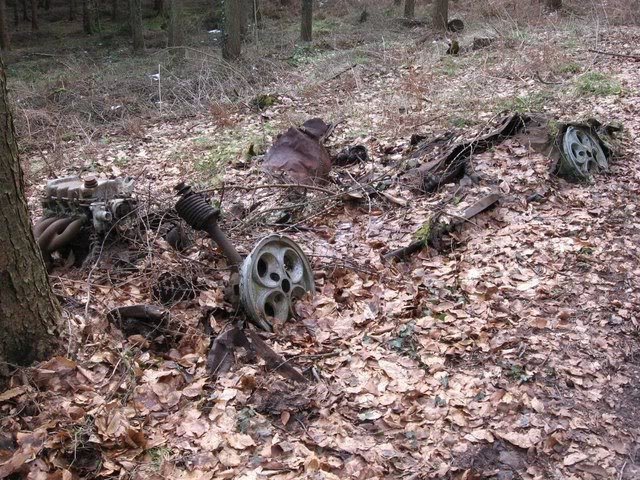 abandonedmk3escort.jpg.8c7754de4d7dc17bdfb6d6abd60de991.jpg