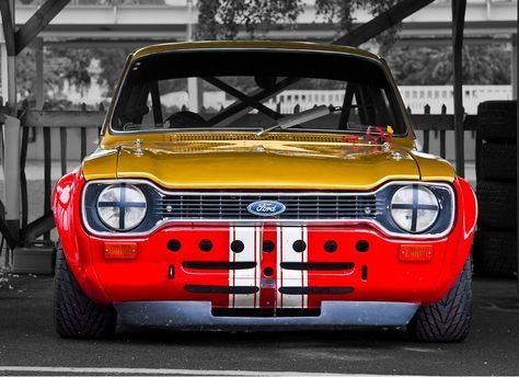 FordBadgeMk1.jpg.9e4367954a328d2bf32c4ece0a0ab1ba.jpg