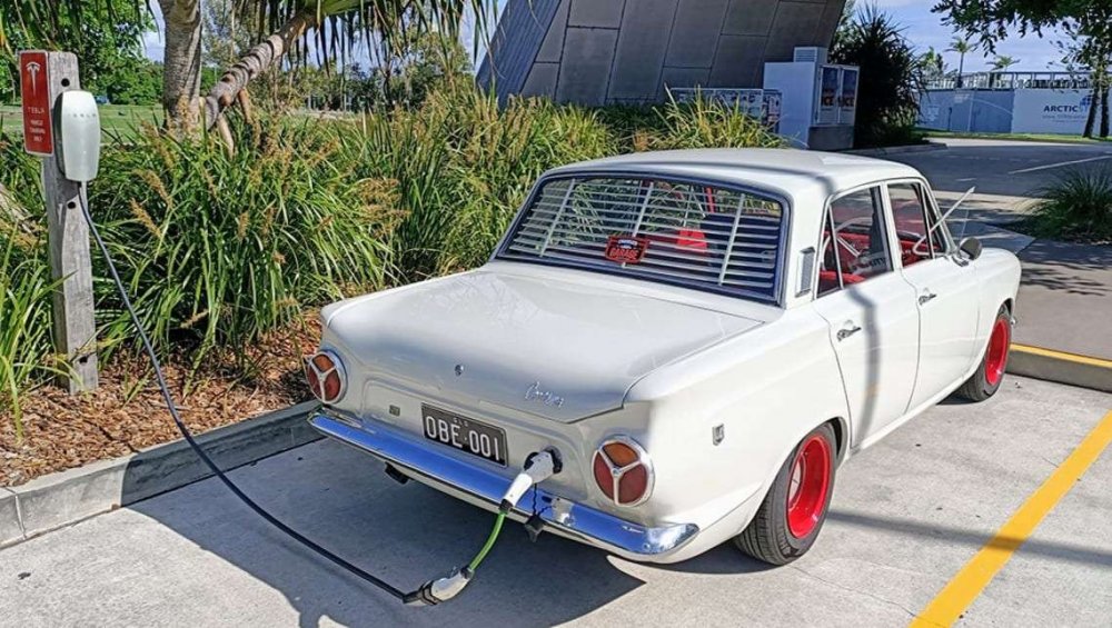 ElectricCortina.thumb.jpg.158e3a3aa091cc51f92b350aea49175a.jpg