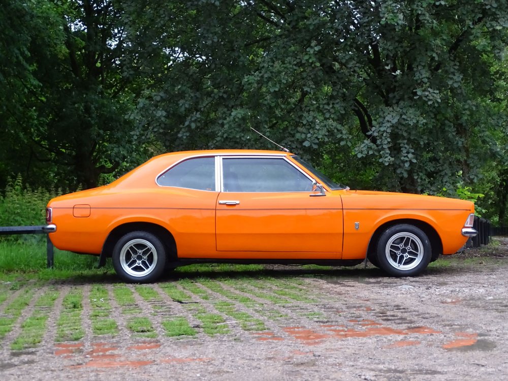 OrangeCortina5f.thumb.jpg.2475e495c91c40f08d4efd48115710c8.jpg