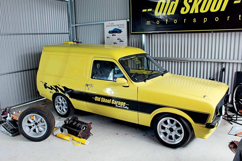 VanOldSkool1.jpg.e7a1e613197122c54179922d053e2f4f.jpg