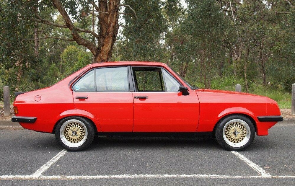 4doorRS2000e1crop.jpg.31ad70a1b9dfbc03124493f5edd05b39.jpg