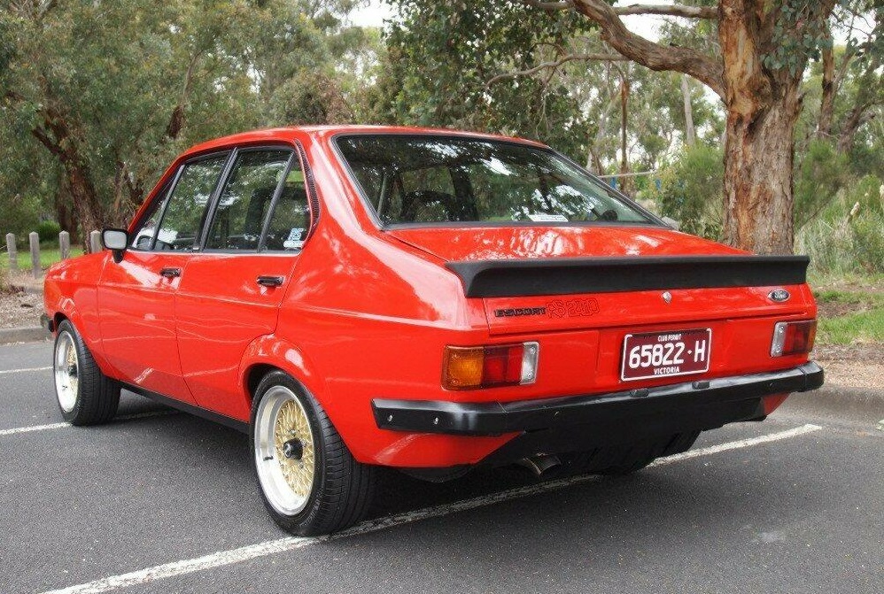 4doorRs2000e3crop.jpg.8e4a43fff2d5b7b461f3fda6c6b83184.jpg