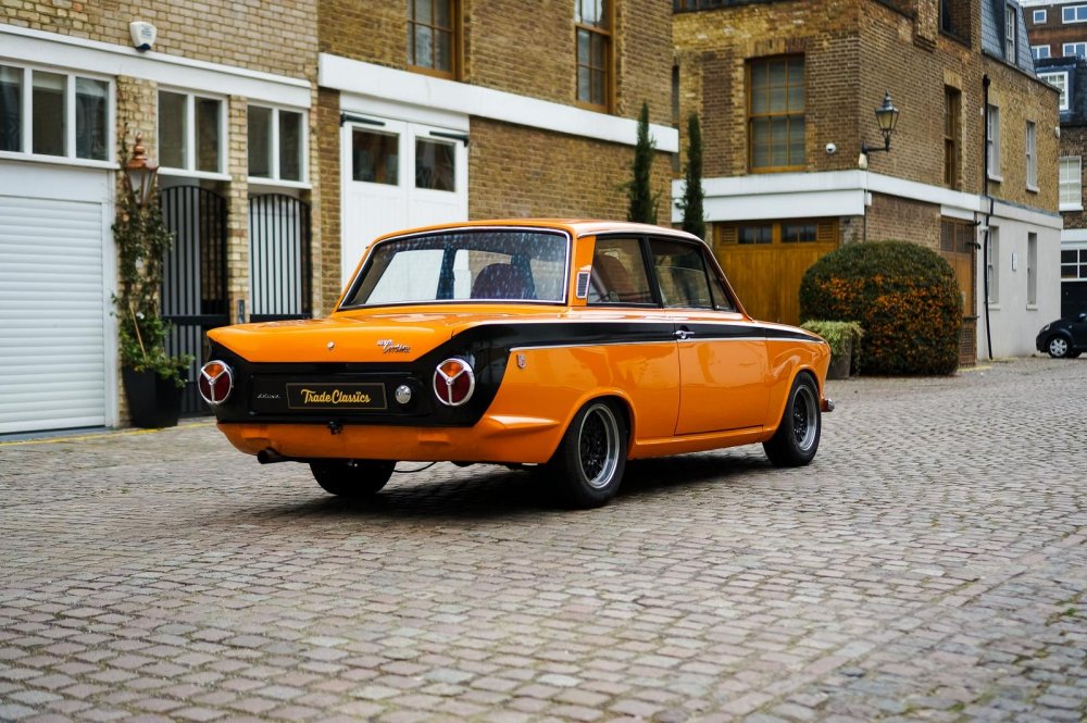 1965-Ford-Cortina-Deluxe-Orange-Exterior-7.thumb.jpg.fb4ee9bf1cb563fce8fedb8358949eba.jpg