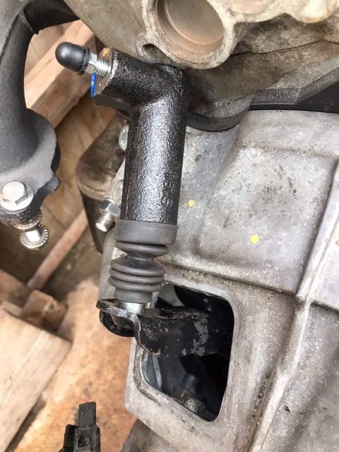 Clutch Slave Cylinder - Clutch fully released.jpeg