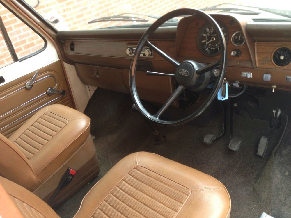 1977-Ford-Transit-MK1-Motorhome-cabin-driver.thumb.JPG.d896b11b5d78da2c93724687fafddcb9.JPG