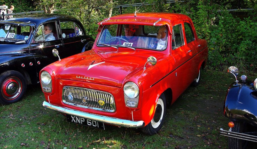4doorPrefect.thumb.jpg.d83aa7c8b5ae149d91ed74647fa958b4.jpg