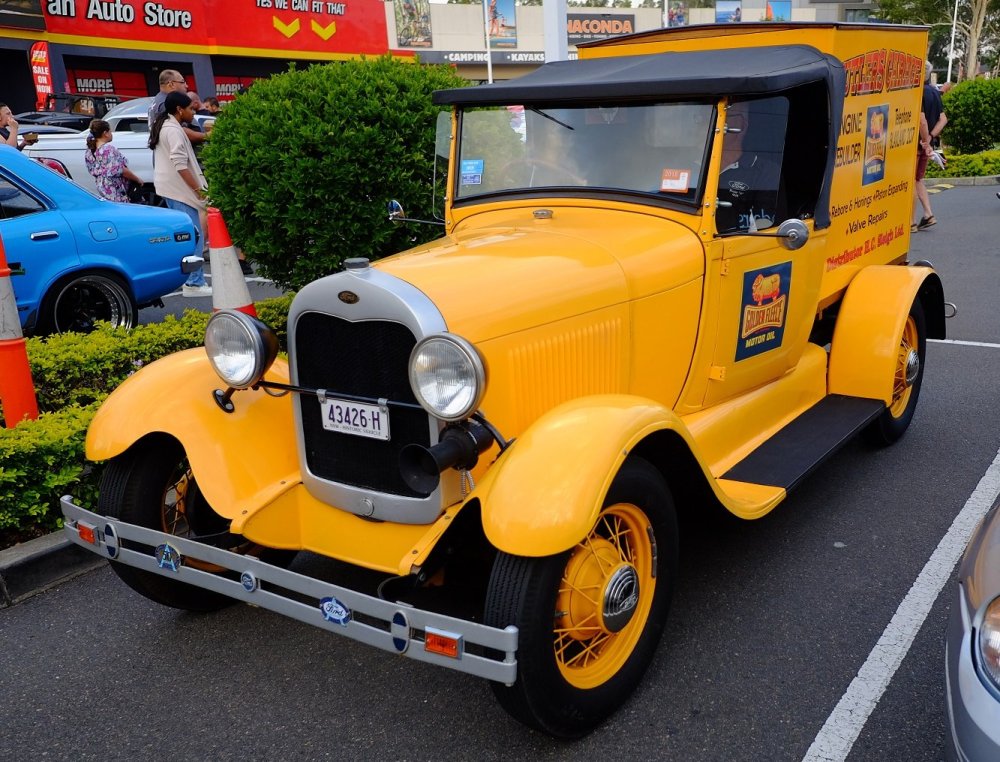 CarsUnderStars1f.thumb.jpg.3911f4846b2601a79be58dc991222c3f.jpg
