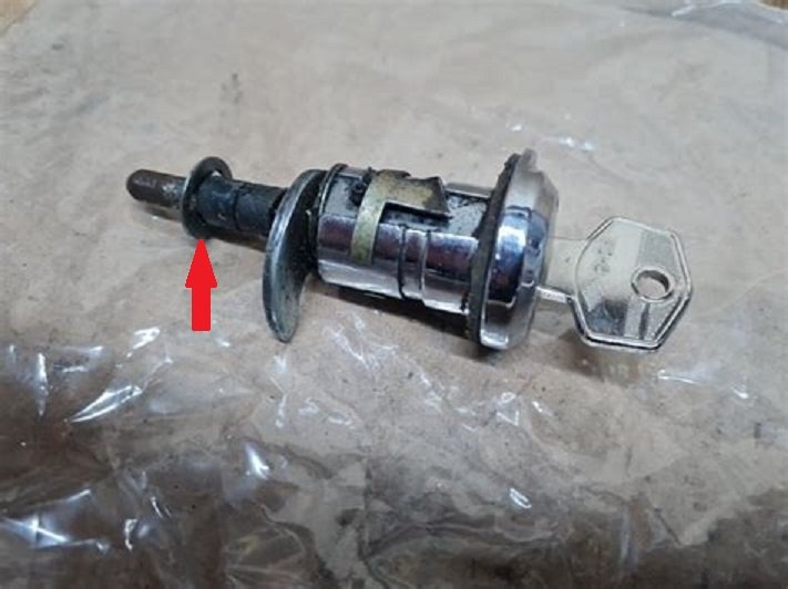 Mk2EscorBootLock2.jpg.b2254a76d48979babd80534657daffe8.jpg